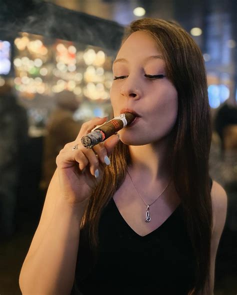 dating a smoking girl